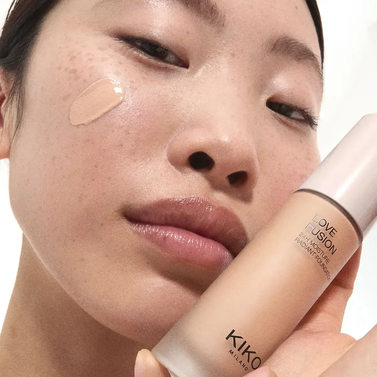 Тональна основа Love Fusion 24H Moisture Foundation KIKO MILANO модель KM000000878010B Фото 3